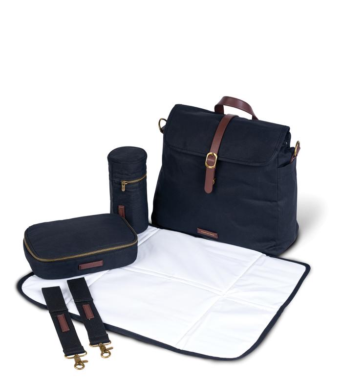 https://cdn.arenacommerce.com/bababing/BB89-001_-_Barca_Black_-_With_Accessories_700x.jpeg